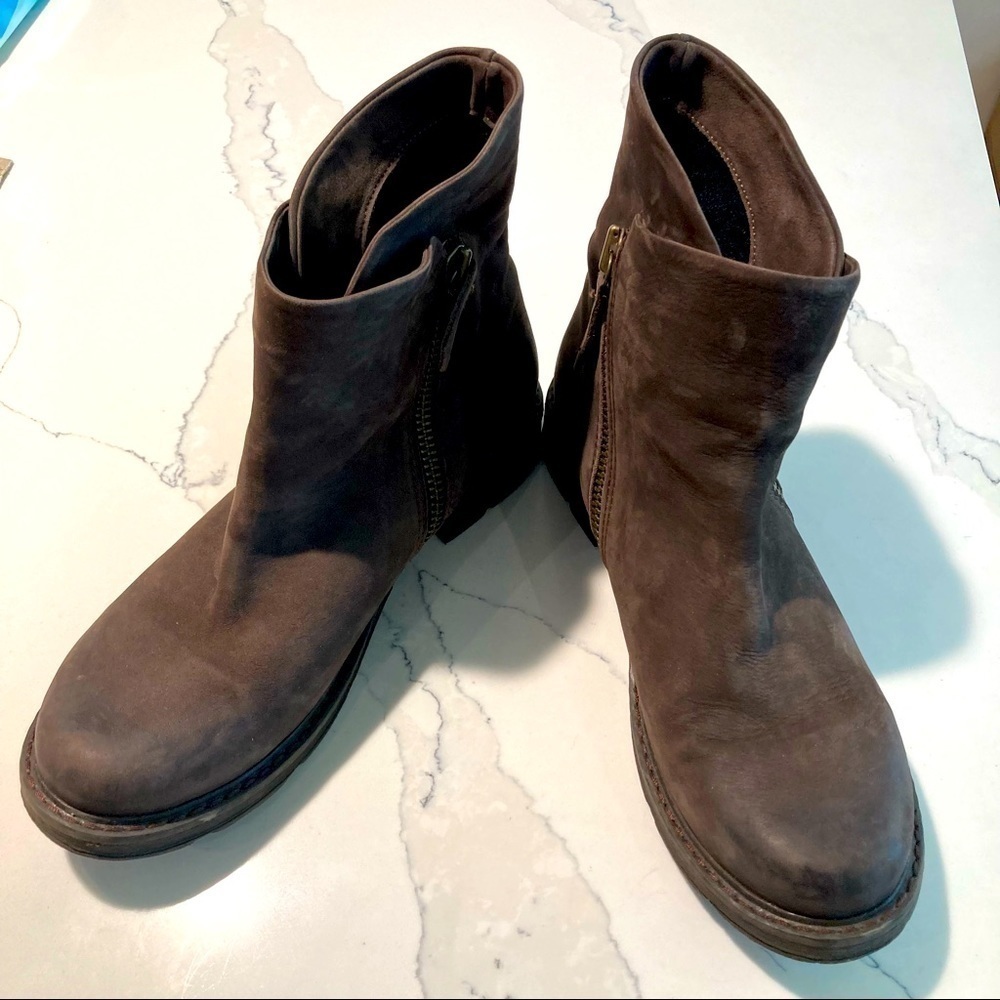 BUENO SZ 10.5 Brown Suede Moto Boots with Side Zippers